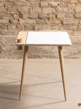 Bureau d'enfant en chêne équipé d'un porte crayon