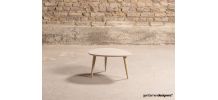 Table basse format goutte avec un plateau rose pâle (60x50cm