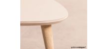 Table basse format goutte avec un plateau rose pâle (60x50cm