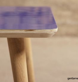 Table basse sur-mesure carré avec plateau en stratifié bleu