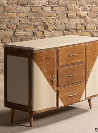 Commode équipée de 3 tiroirs et 2 portes, restaurée en brun