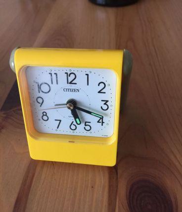 Réveil de voyage Citizen jaune année 70