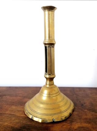 Bougeoir poussoir en laiton, XIXème siècle 