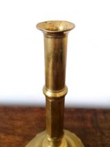 Bougeoir poussoir en laiton, XIXème siècle 