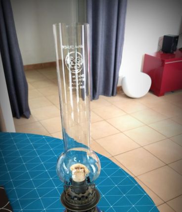 Lampe à pétrole ancienne, fonctionnelle