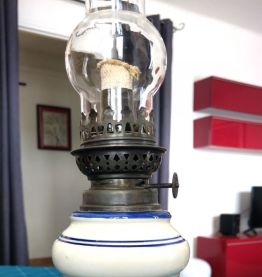 Lampe à pétrole ancienne, fonctionnelle