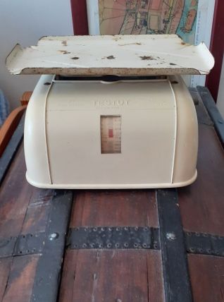 basculle vintage, qques traces de rouille sur le plateau
