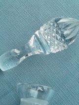 carafe en verre  translucide  , vintage