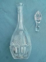 carafe en verre  translucide  , vintage