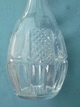 carafe en verre  translucide  , vintage