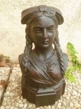 buste  femme  , alsace , en  fonte