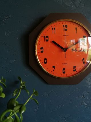 Horloge formica vintage pendule silencieuse Hangarter orange