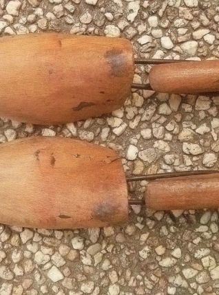 Embauchoirs en bois naturel