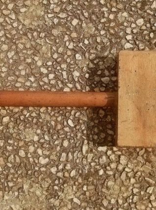 marteau , maillet  carré en bois , vintage
