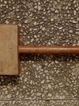 marteau , maillet  carré en bois , vintage