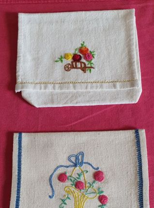 Pochettes brodées