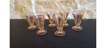 6 verres roses à pied à liqueur