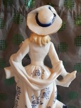 Statue porcelaine courtisane et son chien