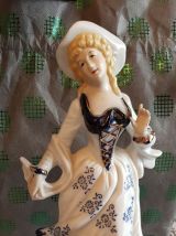 Statue porcelaine courtisane et son chien