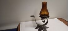 Chamberstick antique avec couvercle en verre soufflé.