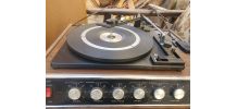 Tourne-disque 33, 45, 78 tours avec accessoires.