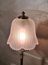 lampe bronze et laiton 1900 a 30   abat jour verre moulé  48