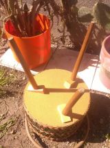 Travailleuse tripode en osier bois et tissu (années 60)