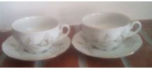 lot de deux tasses à café avec deux soucoupes en porcelaine