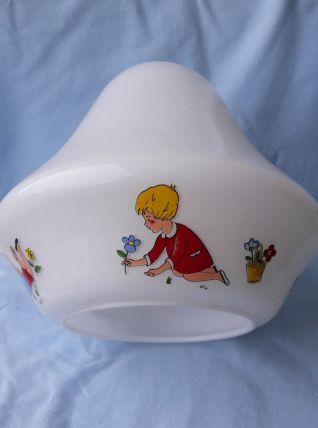 Abat-jour en opaline pour chambre d'enfant