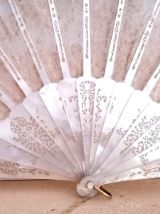 Eventail nacre et dentelle vers 1900 