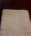 Serviettes toilette blanches anciennes, monogrammées JT