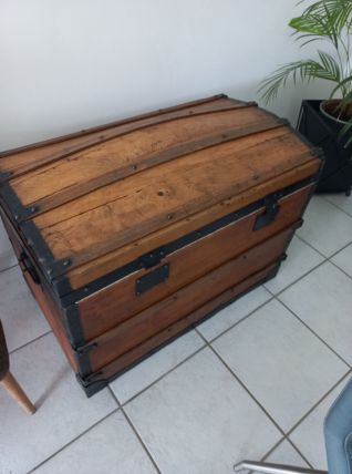 Malle de voyage bombée manque les serrures