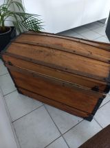 Malle de voyage bombée manque les serrures