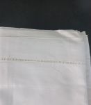 4 draps plats anciens. 1 brodé et 3 festonnés.  Pour lit 2 p