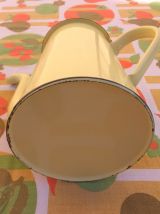 Cafetière en tôle émaillée jaune (années 50)