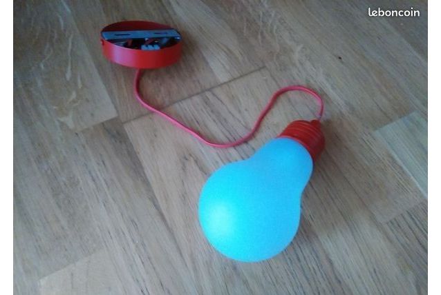Suspension "ampoule" rouge