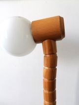 Lampe scandinave articulée en pin et opaline