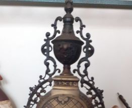 Corps de pendule ancienne  en bronze