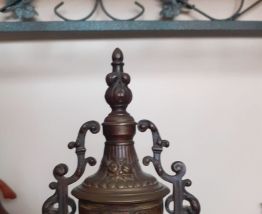 Corps de pendule ancienne  en bronze