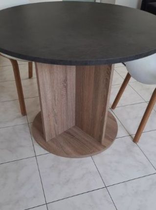 table à manger  ronde + 2 chaises
