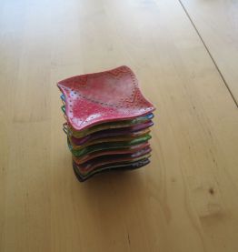 9 Mini plateaux  coupelles en porcelaine 