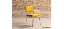 Chaise de bureau avec une structure en acier chromé