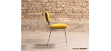 Chaise de bureau avec une structure en acier chromé