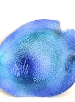  Plat zoomorphe poisson en grès émaillé, signé EB 