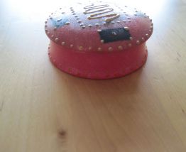 Boite petite ronde en porcelaine peinte main boite a pilules