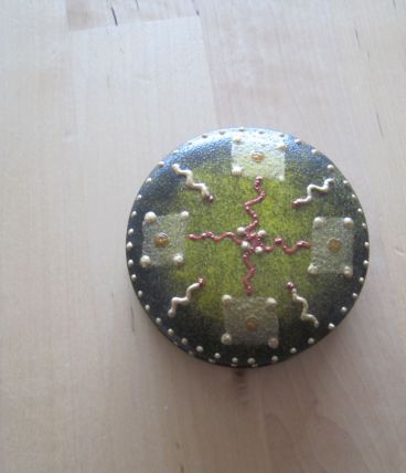 Boite petite ronde en porcelaine peinte main boite a pilules