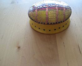 Boite petite ronde en porcelaine peinte main boite a pilules