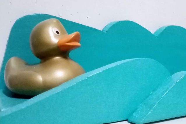 Étagère murale avec canard led et vagues en  bois bleu