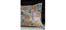Joli coussin brodé à la main 
