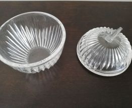 Sucrier, Bonbonnière pomme en verre ciselé
